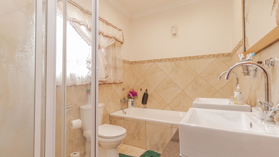 4 Bedroom Property for Sale in Safari Gardens North West